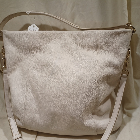 Coach Isabella - Picture 9 of 14